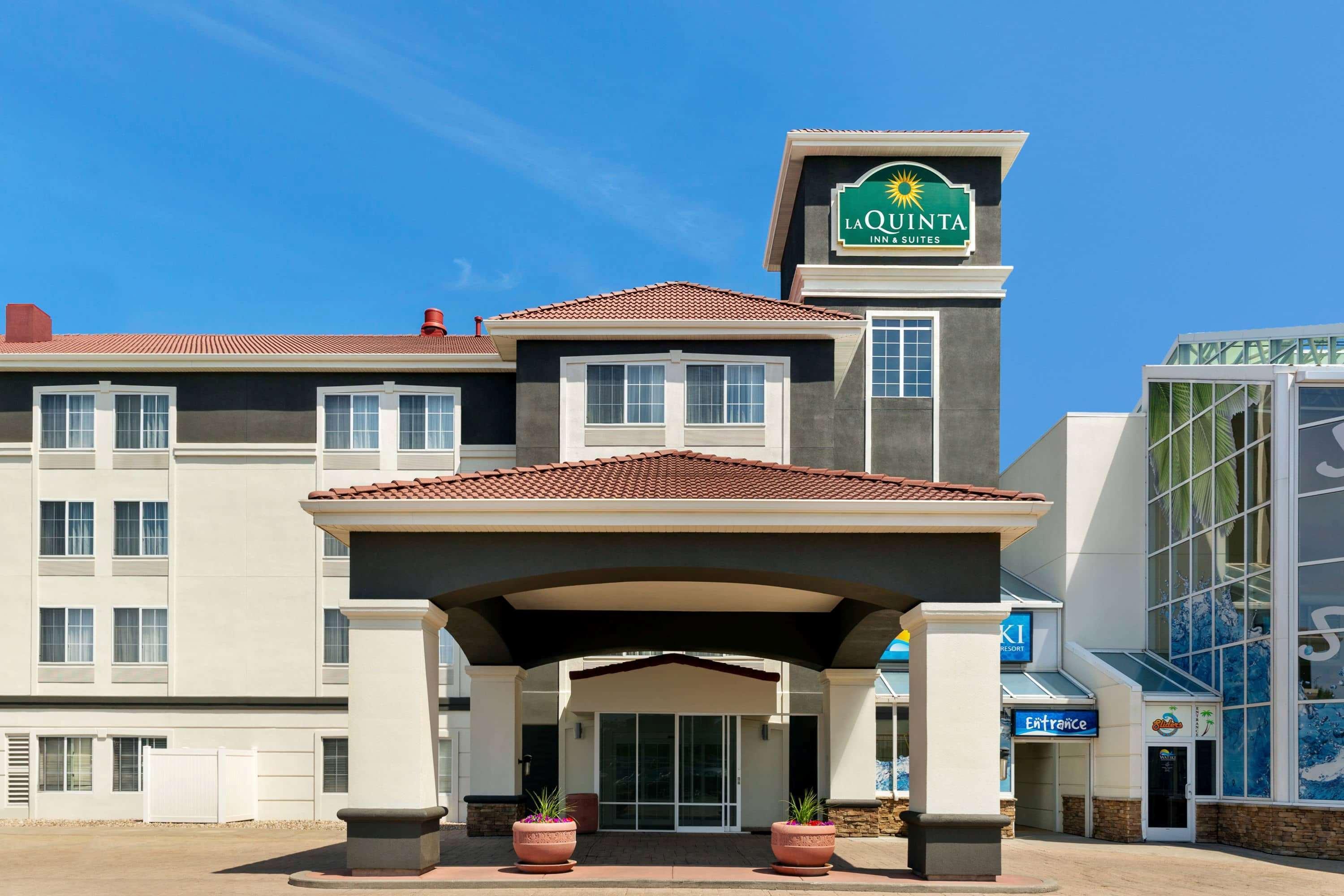 La Quinta Inn And Suites By Wyndham At Watiki Waterpark Rapid City Exterior photo